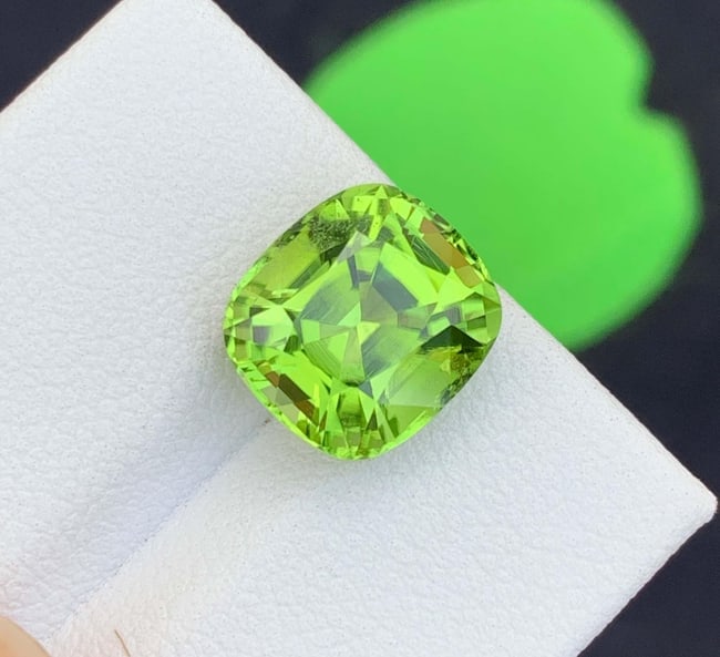 Natural Peridot Gemstone: Cushion Cut Loose Stone, August Birthstone (5.38 carats) - 4