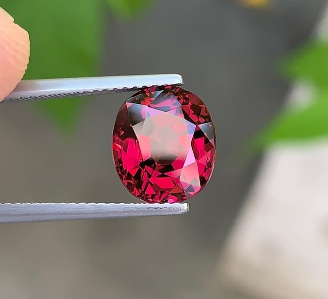 Tanzania Natural Rich Carmine Garnet Gemstone: 5.43 Carat Faceted For Ring - 2