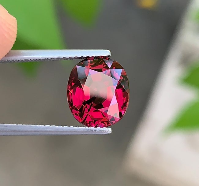 Tanzania Natural Rich Carmine Garnet Gemstone: 5.43 Carat Faceted For Ring - 3