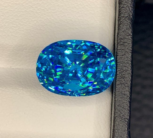 Natural Cambodia Blue Zircon 18.54 Carat Loose Gemstone - Large Faceted Blue Zircon for Ring Pendant: Natural Blue Zircon from Cambodia, weighing an impressive 18.54 carats. Renowned for its dazzling brilliance and vivid blue color, this exceptional gemstone is a true collector's piece. Carefully face