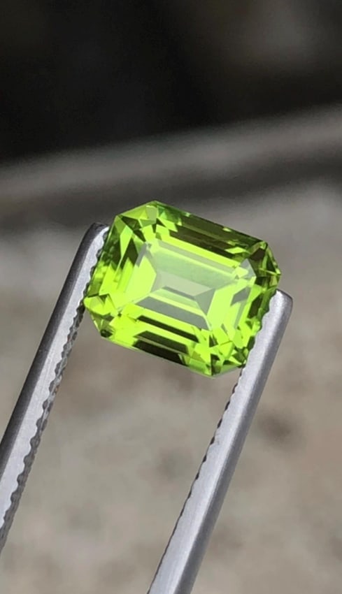 Apple Green Peridot Gemstone: 2.70 Carat Emerald Cut, Pakistan Origin - 4