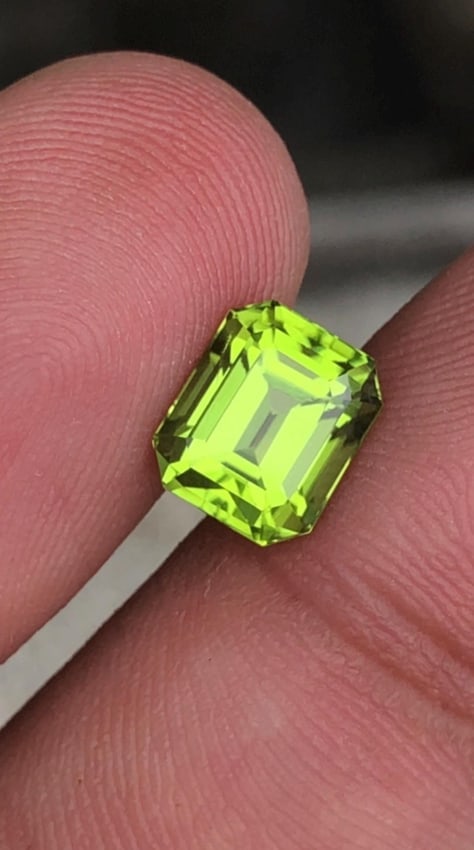 Apple Green Peridot Gemstone: 2.70 Carat Emerald Cut, Pakistan Origin - 5