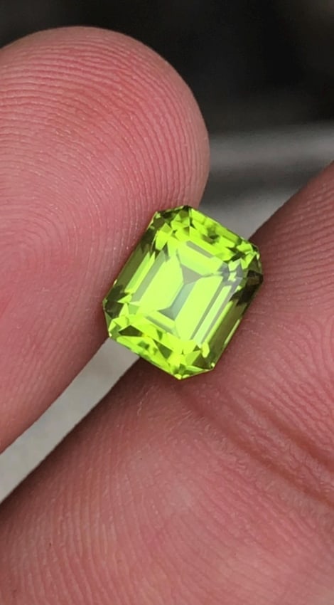 Apple Green Peridot Gemstone: 2.70 Carat Emerald Cut, Pakistan Origin - 8