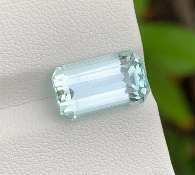 Natural Aquamarine Gemstone 6.00 Carat - Sky Blue Loose Aquamarine for Ring, Pendant & Fine Jewelry: Experience the timeless beauty of this natural Aquamarine gemstone weighing an impressive 6.00 carats. Featuring a calming sky-blue color and exceptional brilliance, this loose gemstone is a stunning 