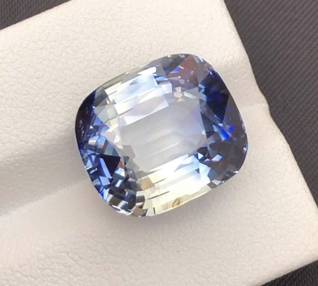 GRS Certified Faceted Bi Color Sapphire: 21.37 Carat Cushion Cut Gemstone - 2