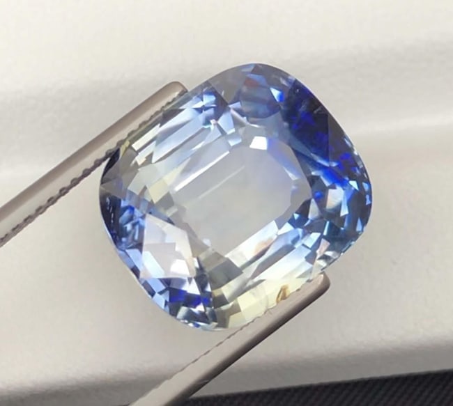 GRS Certified Faceted Bi Color Sapphire: 21.37 Carat Cushion Cut Gemstone - 4