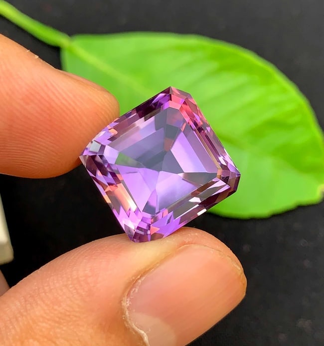 Natural Pinkish Purple Amethyst Gemstone: Asscher Cut, 19.80 Carats - 6