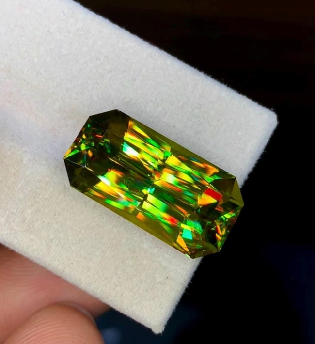 Natural Madagascar Sphene (Titanite) 17.00 Carat - Precision Cut Rainbow Fire Loose Gemstone - 2