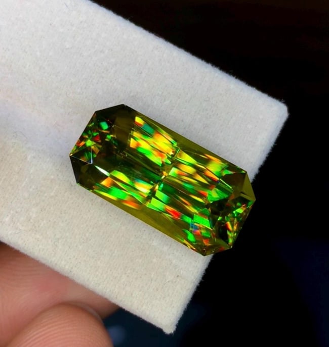 Natural Madagascar Sphene (Titanite) 17.00 Carat - Precision Cut Rainbow Fire Loose Gemstone - 5