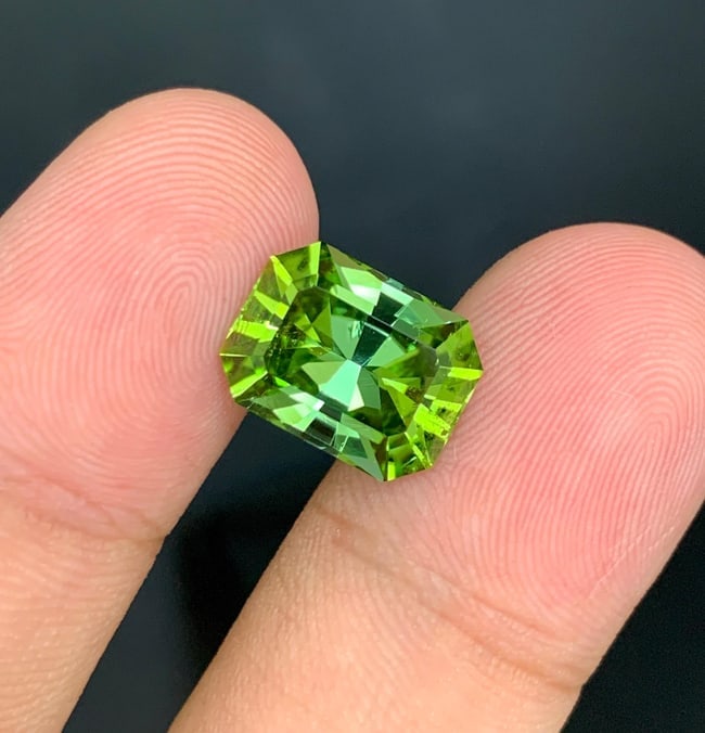 Mint Green Tourmaline Gemstone: 6.50 Carat Radiant Cut, Afghanistan Origin: Highlights Supplies for making crafts Materials: Gemstone: Tourmaline Carat weight: 6 Weight : 6.50 CT Dimensions : 12.8 x 9.7 x 7 MM Shape : Radiant Cut Clarity : VVS Color : Mint Green ( Jaba Green 