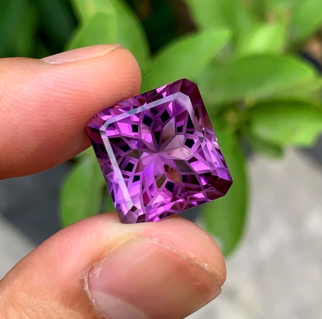 Natural Amethyst Gemstone: Precision Flower Cut, 19.35 Carats - 4
