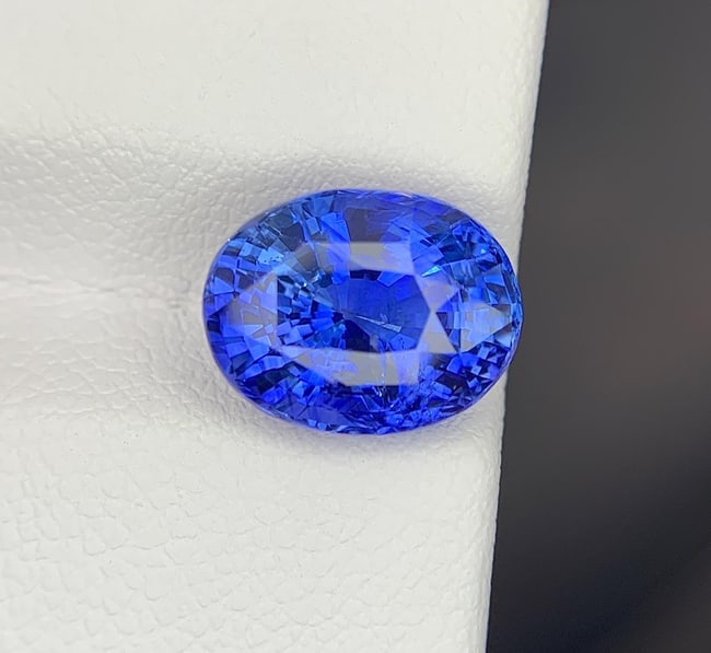 Natural Blue Sapphire: Faceted Oval Cut Gemstone For Jewelry 6.02 CTs - 3