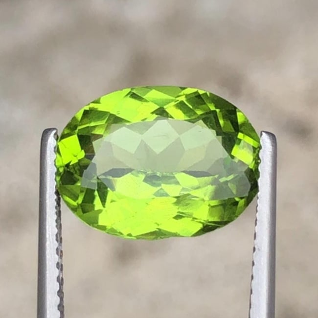 Natural Green Peridot Gemstone Oval Cut For Jewelry Making - 5.100 Carat - 2