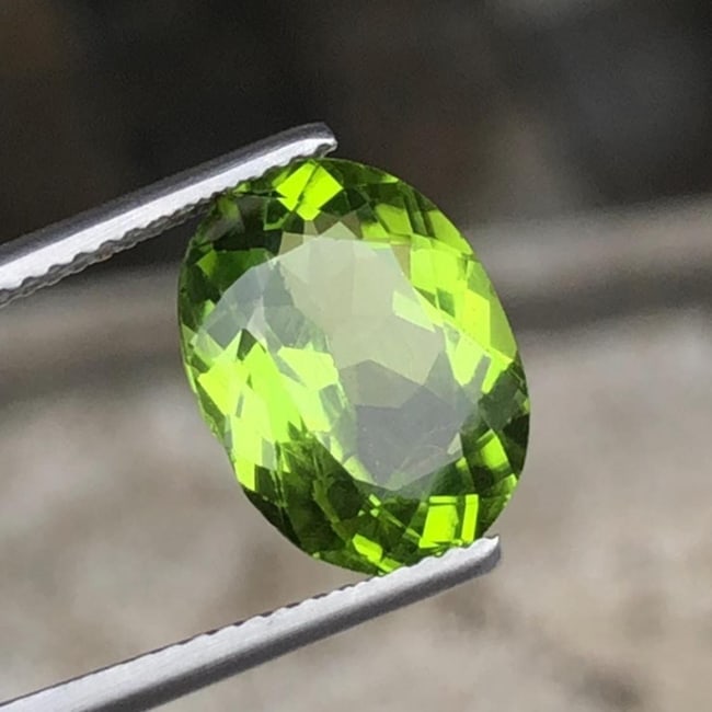 Natural Green Peridot Gemstone Oval Cut For Jewelry Making - 5.100 Carat - 3