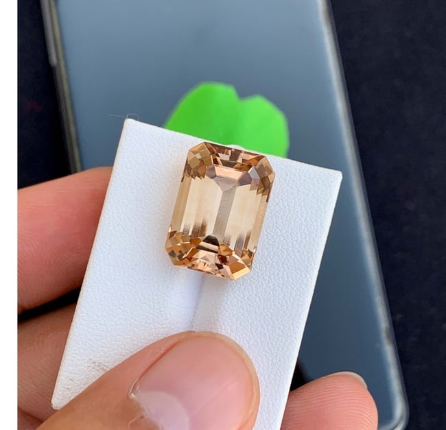 Natural Golden Imperial Topaz Gemstone: Emerald Cut, 20.50 Carats - 3
