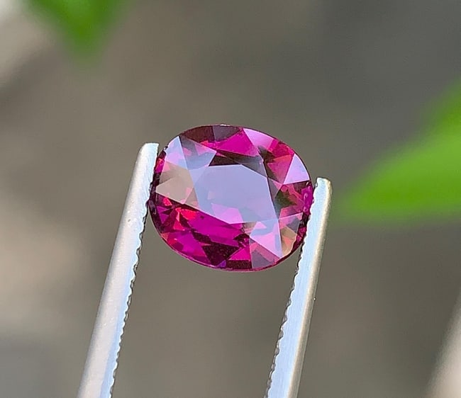Tanzania Natural Pink Garnet Gemstone: 2.46 Carat Faceted For Ring - 6