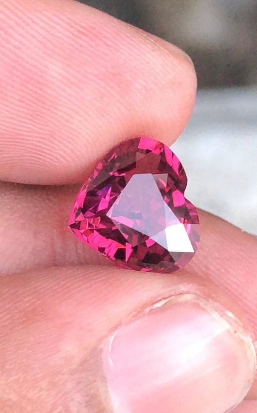 4.63 Carat Natural Purplish Pink Garnet Gemstone, Beautiful Garnet Stone Heart Fron Tanzania - 2