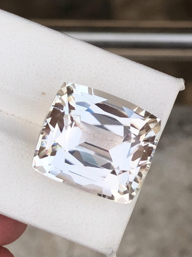 Natural Triphane Kunzite Cushion Cut Gemstone For Jewelry Making - 41.380 Carat: Gemology: Weight : 41.380 carat Dimensions : 19.3*17*14.7 mm Color: Light Yellow Shape : Cushion Cut Clarity : Loupe Clean Luster: Vitreous Hardness : 6.5 - 7 Mineral class: Spodumene Transparency:
