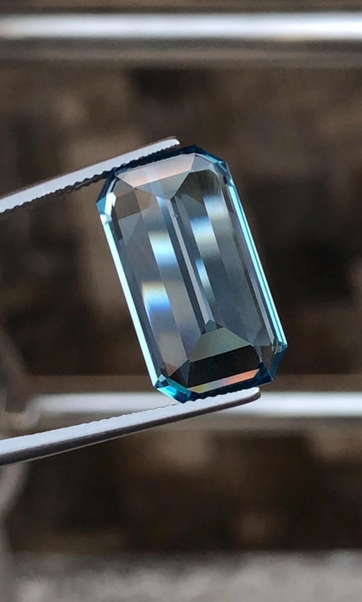 20.825 Carat Emerald Cut Swiss Blue Topaz Gemstone For Jewellery - 16
