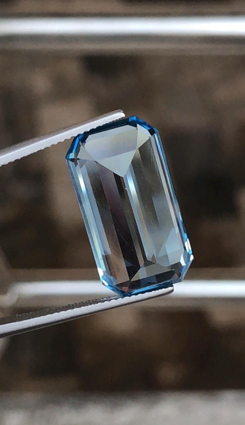 20.825 Carat Emerald Cut Swiss Blue Topaz Gemstone For Jewellery - 17
