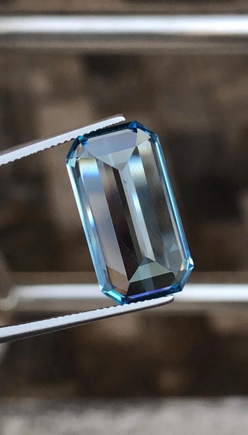 20.825 Carat Emerald Cut Swiss Blue Topaz Gemstone For Jewellery - 18