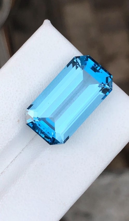 20.825 Carat Emerald Cut Swiss Blue Topaz Gemstone For Jewellery - 2
