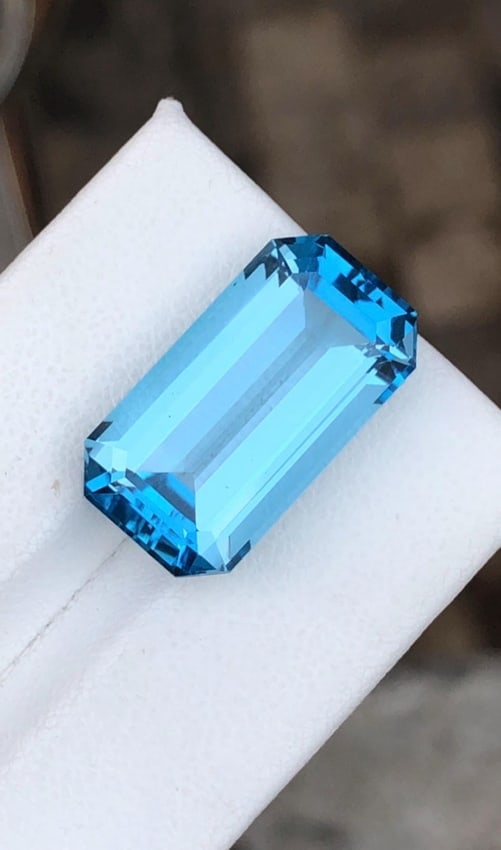 20.825 Carat Emerald Cut Swiss Blue Topaz Gemstone For Jewellery - 4