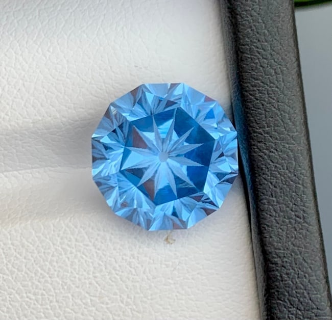 Swiss Blue Topaz Gemstone: 10.80 Carat Flower Cut Loose Stone - 4
