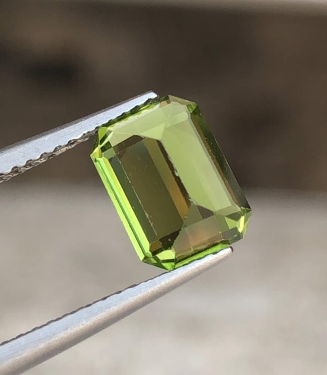 Natural Green Peridot Emerald Cut Gemstone For Anniversary Ring - 2.380 Carat - 3