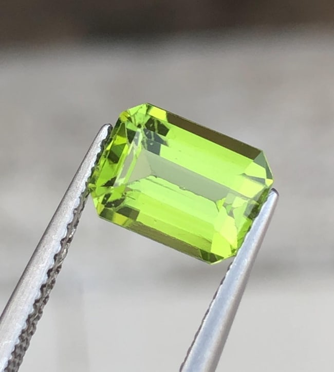 Natural Green Peridot Emerald Cut Gemstone For Anniversary Ring - 2.380 Carat - 4