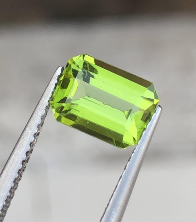 Natural Green Peridot Emerald Cut Gemstone For Anniversary Ring - 2.380 Carat - 5