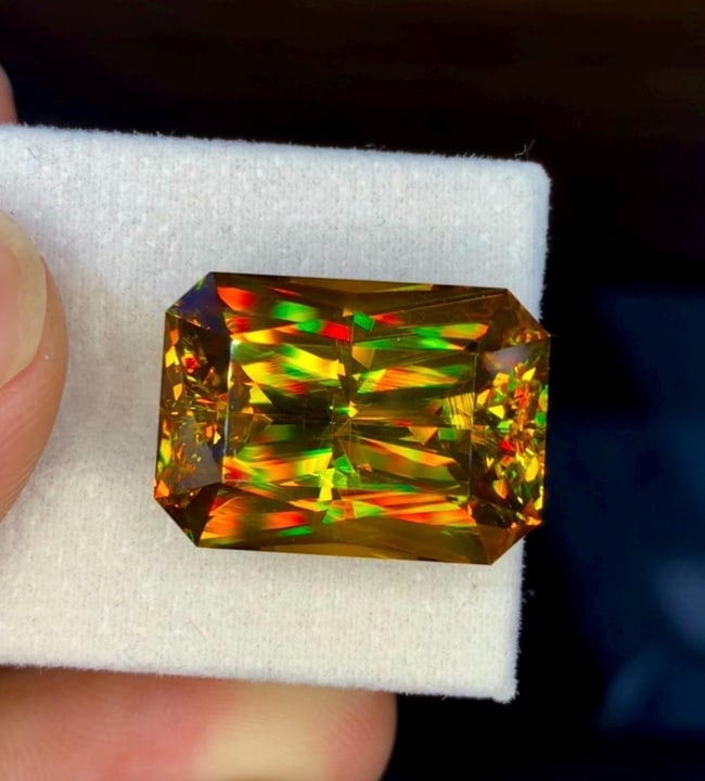 Natural Madagascar Sphene (Titanite) 32.31 Carat - Precision Cut Rainbow Fire Loose Gemstone - 2