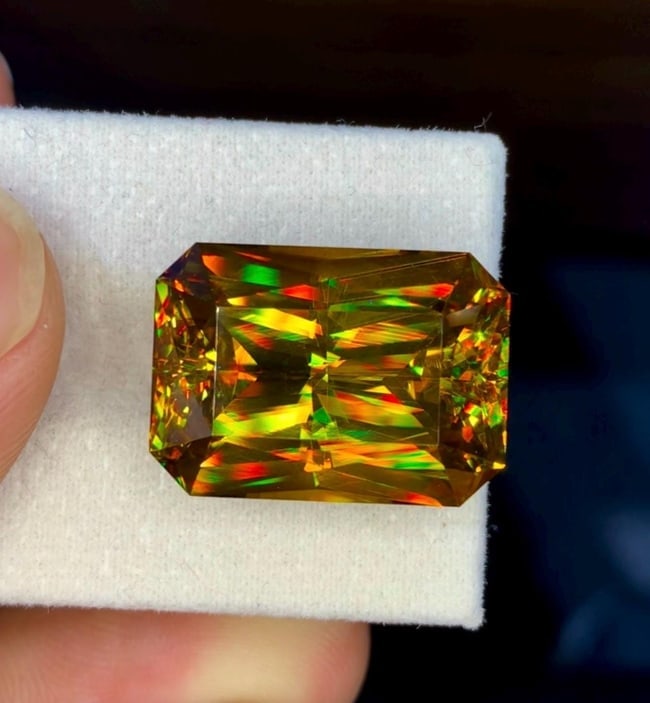 Natural Madagascar Sphene (Titanite) 32.31 Carat - Precision Cut Rainbow Fire Loose Gemstone - 3