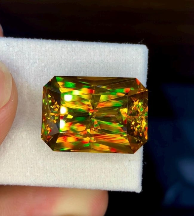 Natural Madagascar Sphene (Titanite) 32.31 Carat - Precision Cut Rainbow Fire Loose Gemstone - 4