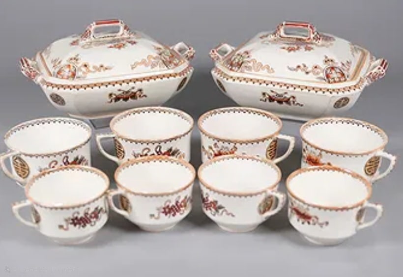 Extensive Set of Early 20th Century Asian-Inspired Porcelain Dinnerware, likely Johnson Bros. "Wi... - 4