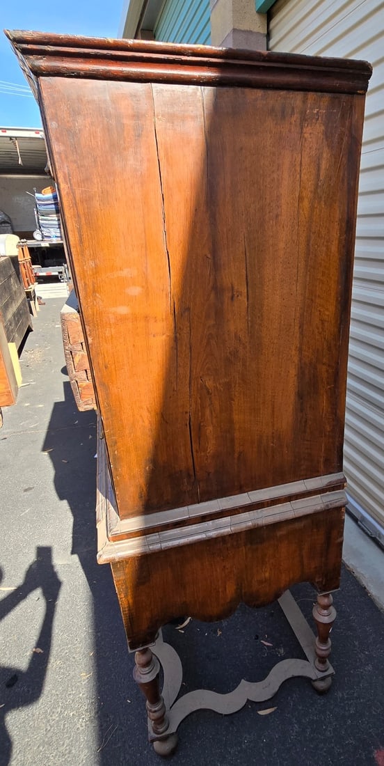 18th Century Baroque Walnut Chest-on-Stand - 2