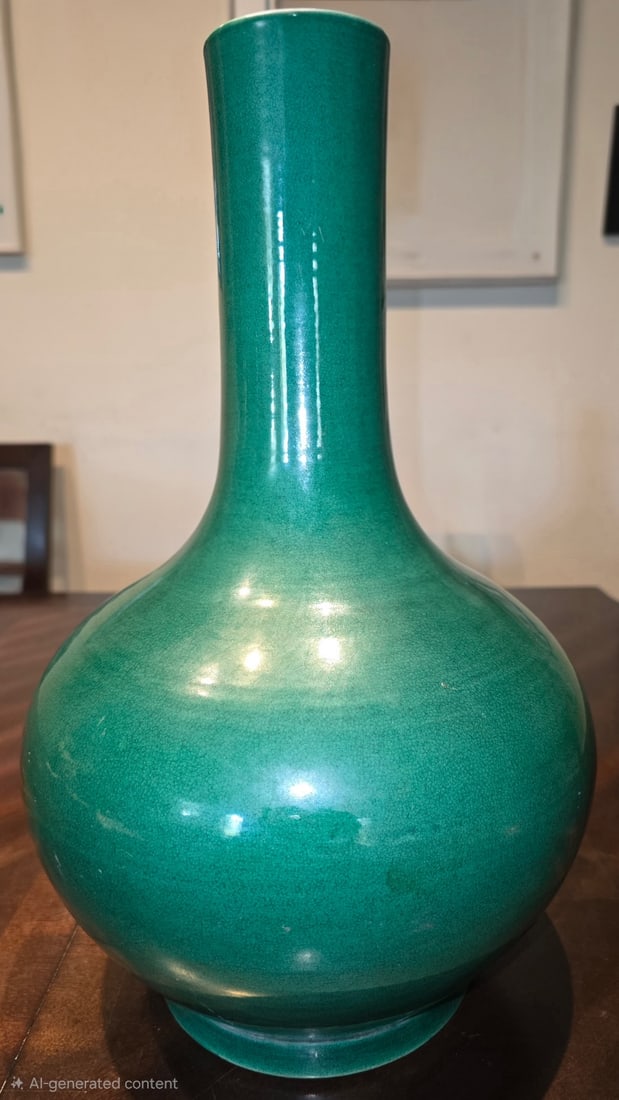 Chinese Emerald Green Glazed Baluster Vase - 4