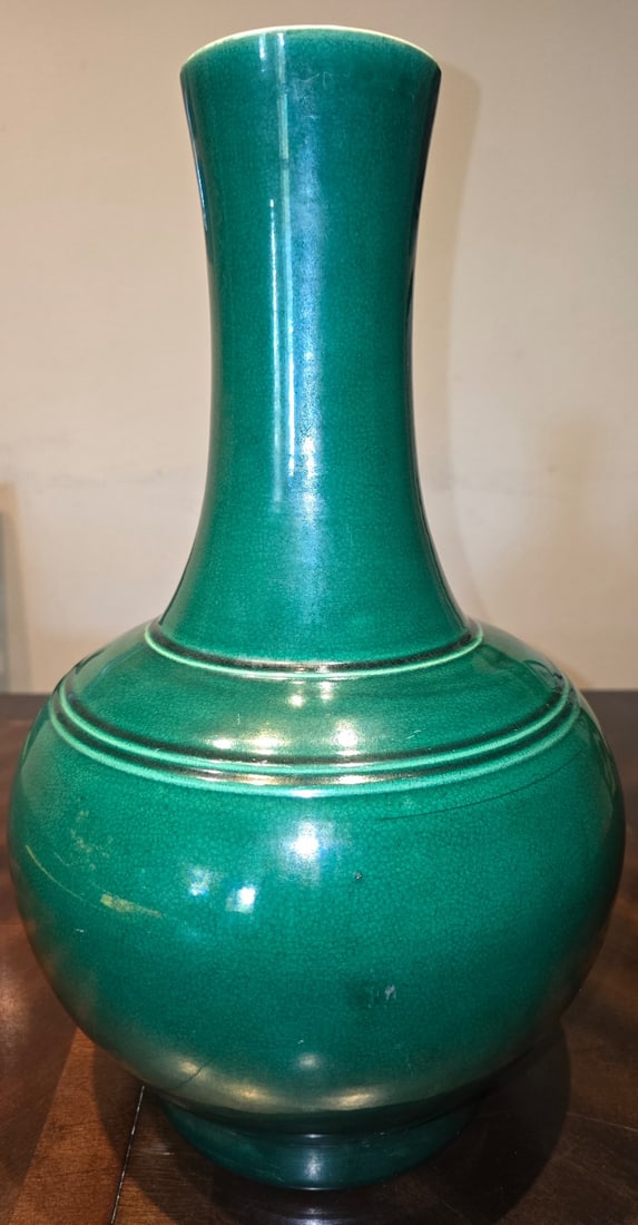 Chinese Emerald Green Glazed Crackleware Vase - 2