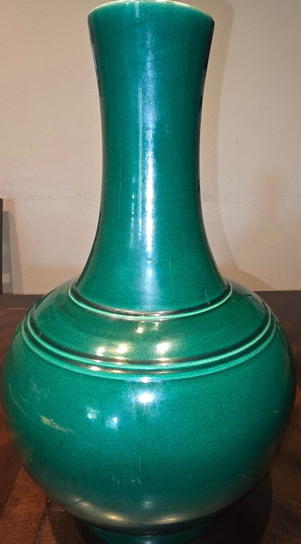Chinese Emerald Green Glazed Crackleware Vase - 3