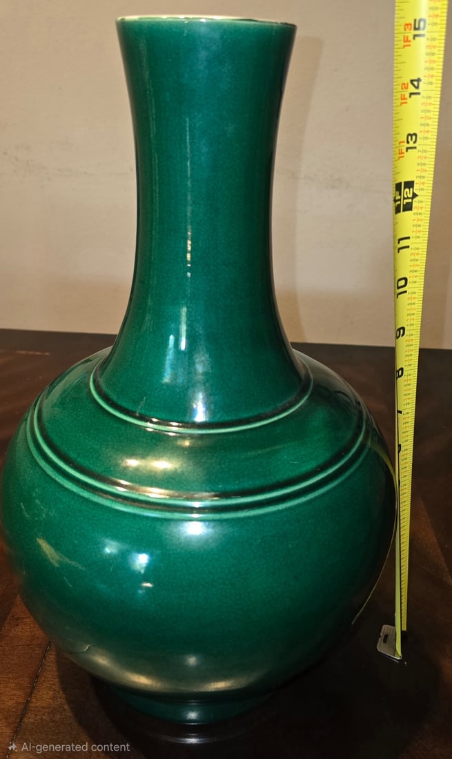Chinese Emerald Green Glazed Crackleware Vase - 4