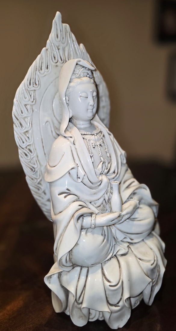 Blanc de Chine Guanyin Figurine - 2