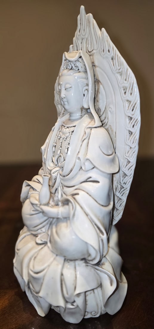 Blanc de Chine Guanyin Figurine - 3