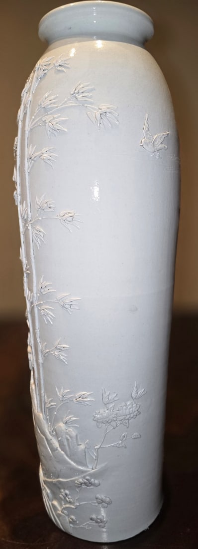 Chinese Export Porcelain White Glaze Vase with Embossed Bamboo and Birds - 2