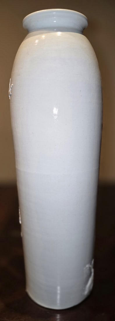 Chinese Export Porcelain White Glaze Vase with Embossed Bamboo and Birds - 3