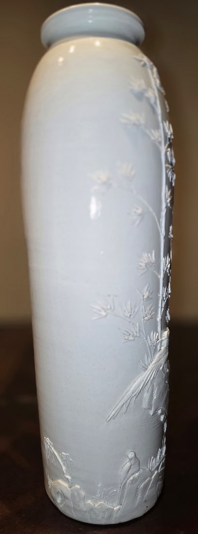 Chinese Export Porcelain White Glaze Vase with Embossed Bamboo and Birds - 4