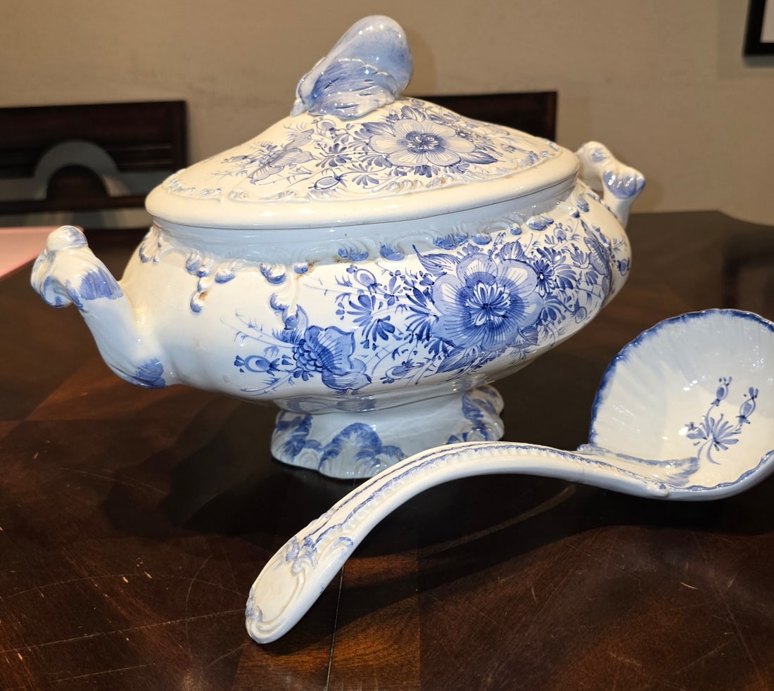 Delft Polychrome Chinoiserie Ceramic Tureen with Ladle - 3
