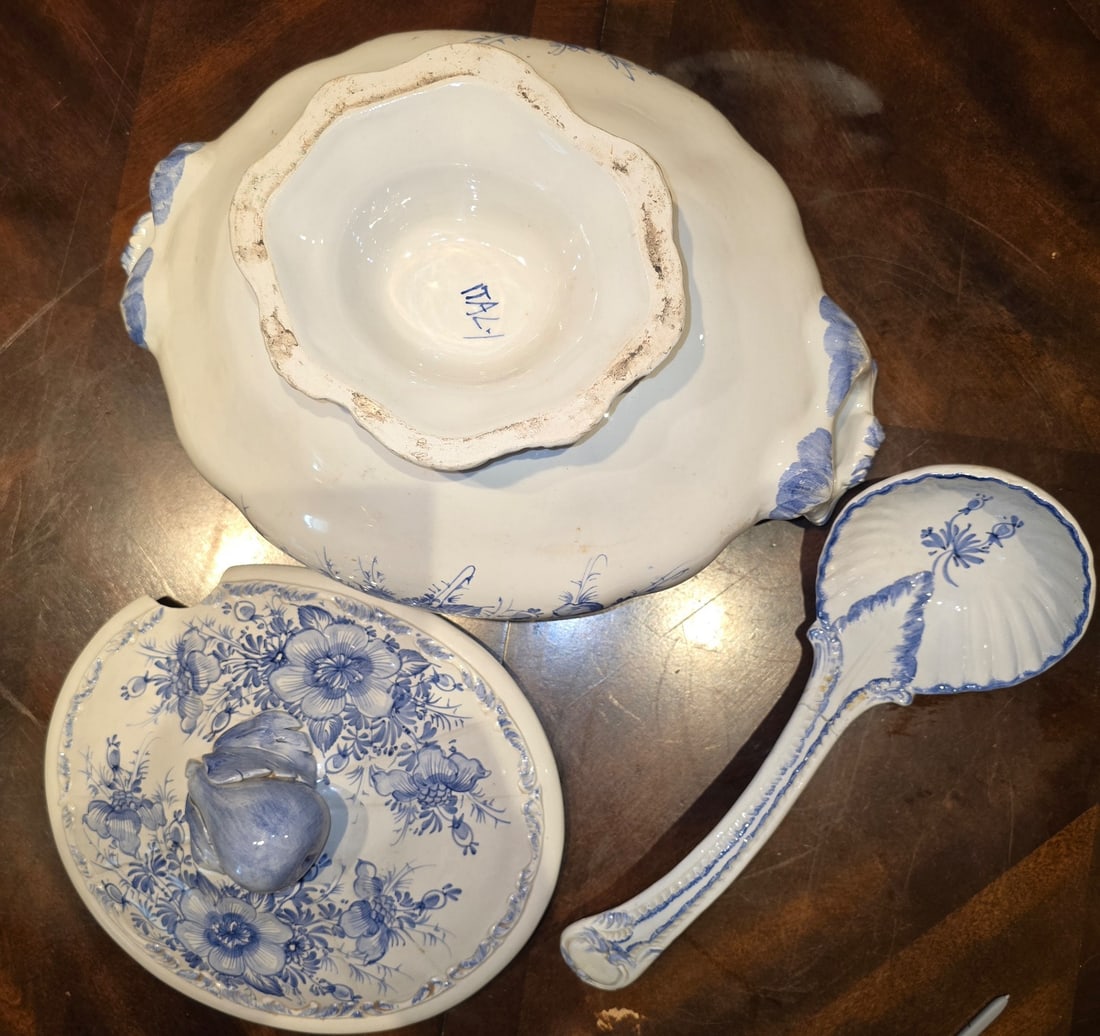 Delft Polychrome Chinoiserie Ceramic Tureen with Ladle - 5