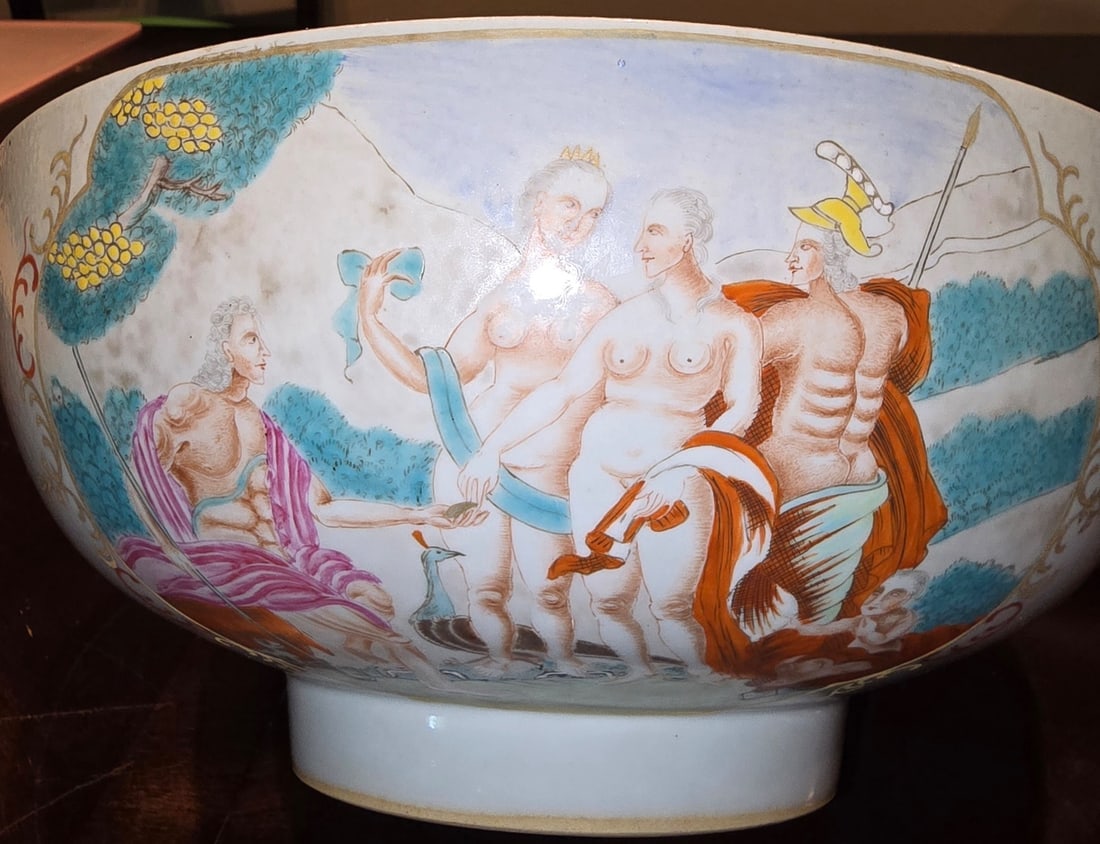 Pair of Chinese Export Porcelain Punch Bowls with Neoclassical Scenes - 2