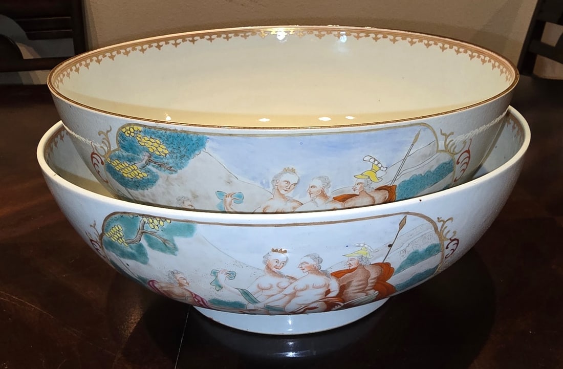 Pair of Chinese Export Porcelain Punch Bowls with Neoclassical Scenes - 3