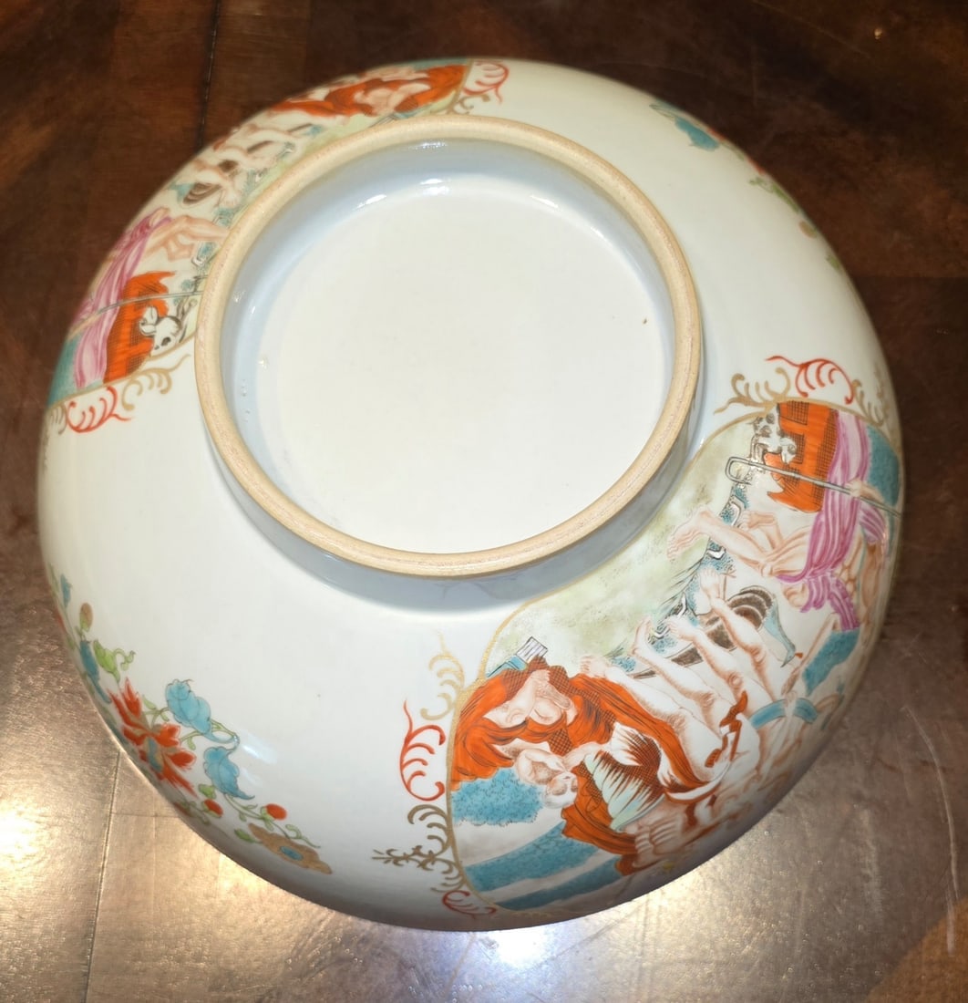 Large Chinese Export Porcelain Punch Bowl with Figural and Floral Decoration - 2